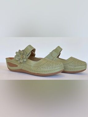 NWOT Alicegana Mules  Closed Toe Sandals Casual Slip On Wedge. SIZE 9.5